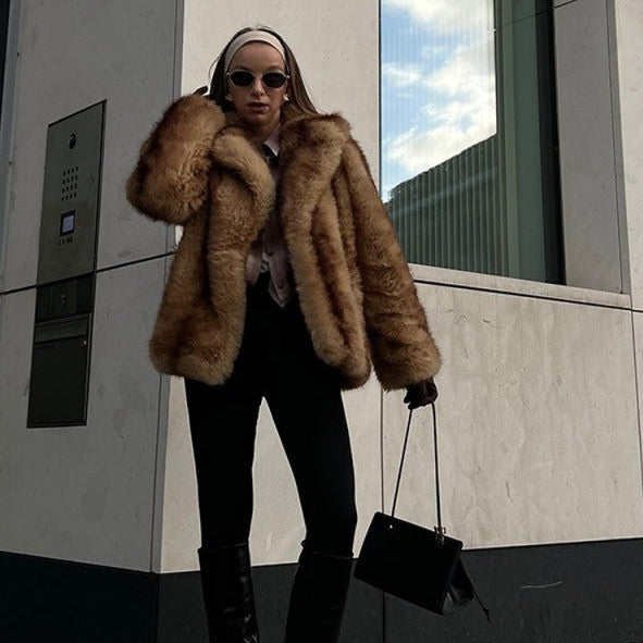 Women’s Short Faux Fur Coat – Chic, Cozy & Luxurious