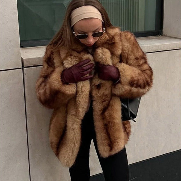 Women’s Short Faux Fur Coat – Chic, Cozy & Luxurious